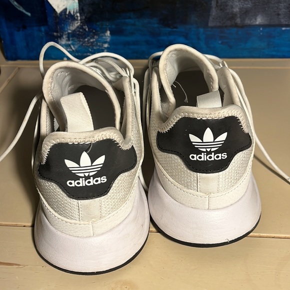 Men’s Adidas sneaker size 9.5 - Picture 3 of 4